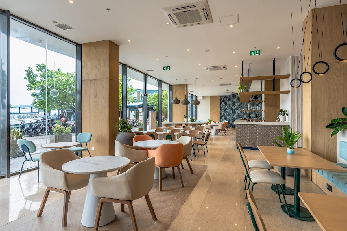 Alimas Cafe and Lounge