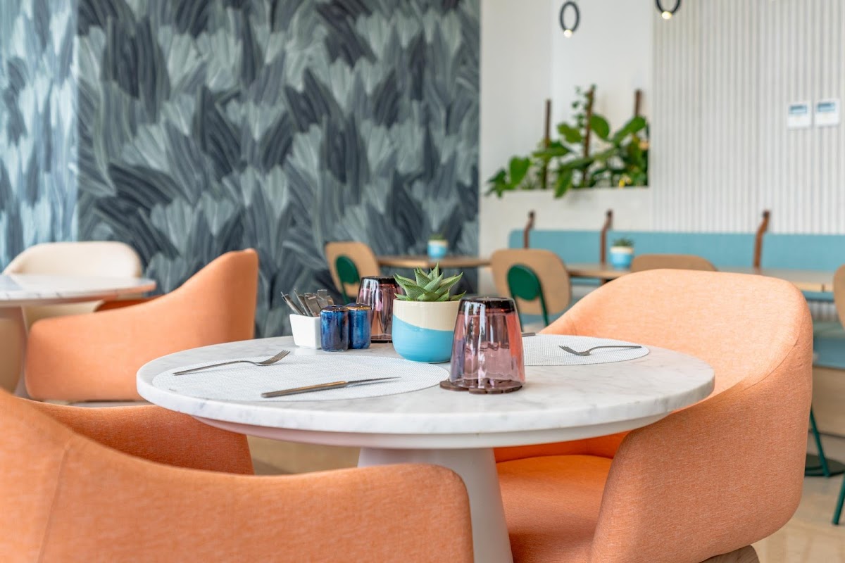 Alimas Cafe and Lounge photo 2